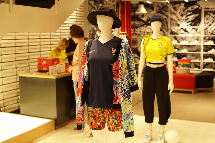 NIKE KICKS LOUNGE OMOTESANDO (ナイキ キックスラウンジ 表参道) 女子サッカーワールドカップ インスタレーション ディスプレイ
