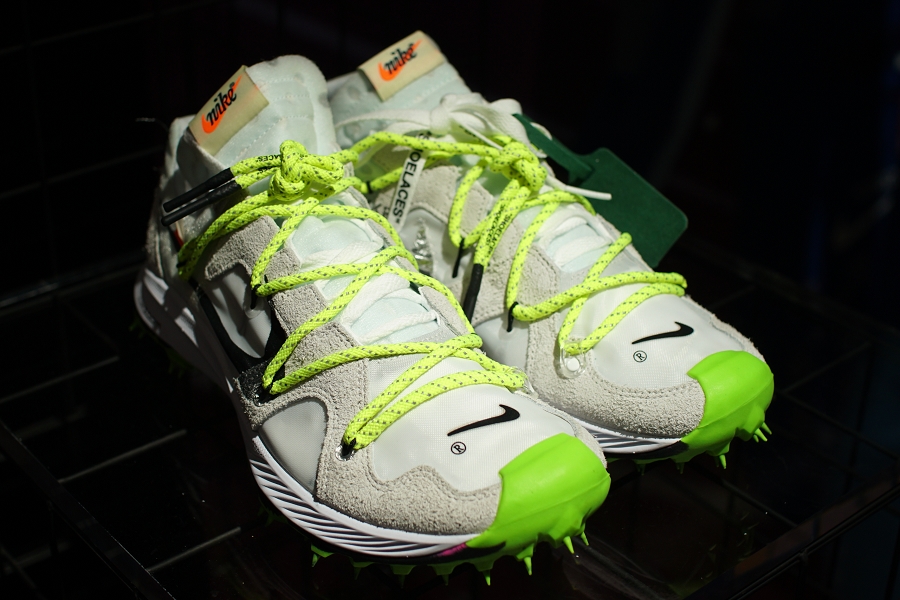 Off-White × Nike Air Zoom Terra Kiger 5(ナイキ エアズーム テラ カイガー 5)