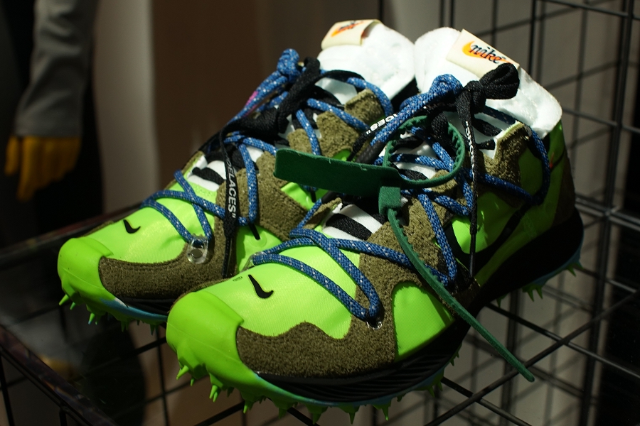 Off-White × Nike Air Zoom Terra Kiger 5(ナイキ エアズーム テラ カイガー 5)