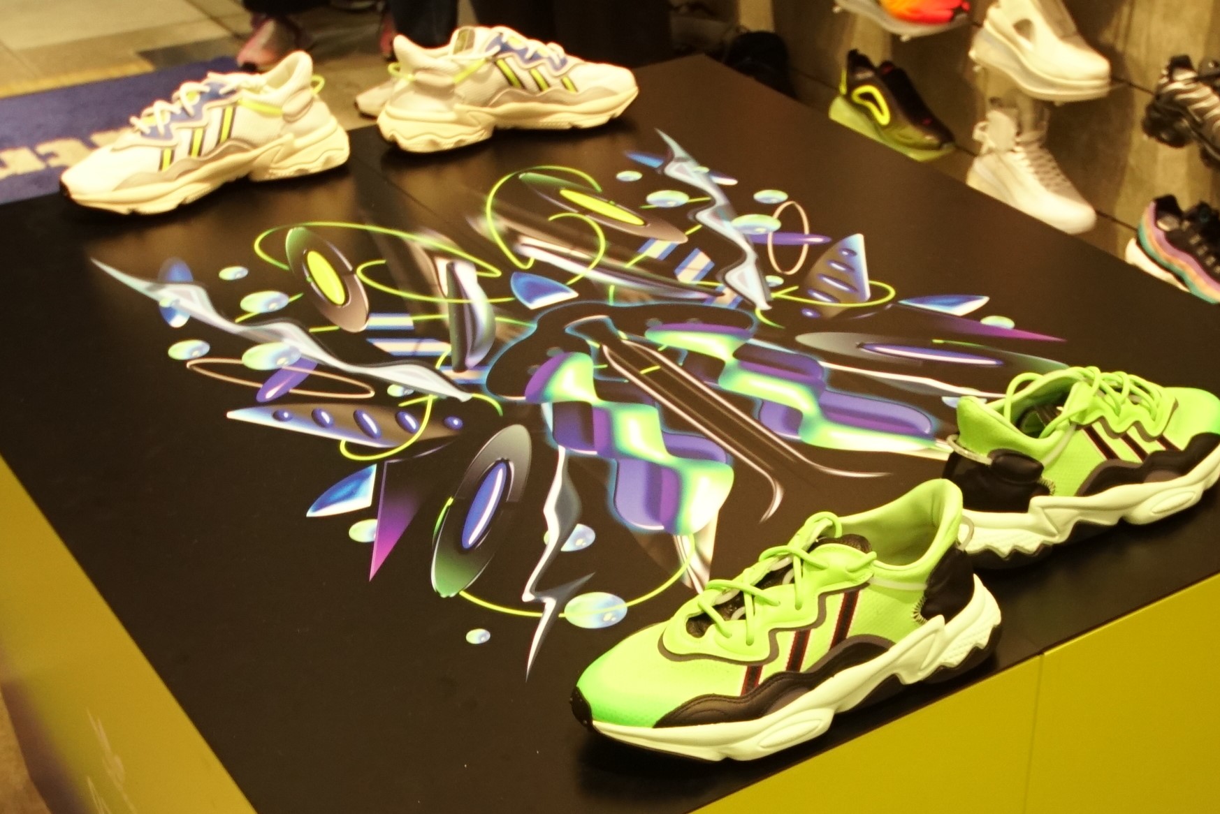 ADIDAS OZWEEGO(アディダス オズウィーゴ) ディスプレイ