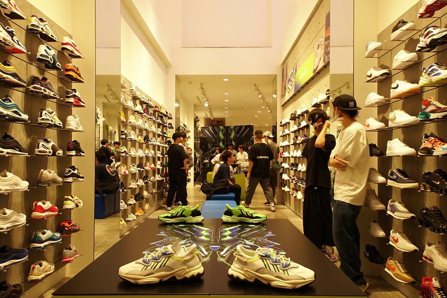ADIDAS OZWEEGO(アディダス オズウィーゴ) リリースパーティ アトモス ブルー 表参道(MUTATION (突然変異) @ atmos BLUE OMOTESANDO) 店内
