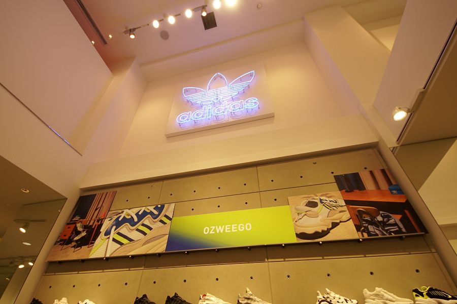 ADIDAS OZWEEGO(アディダス オズウィーゴ) リリースパーティ アトモス ブルー 表参道(MUTATION (突然変異) @ atmos BLUE OMOTESANDO) 店内