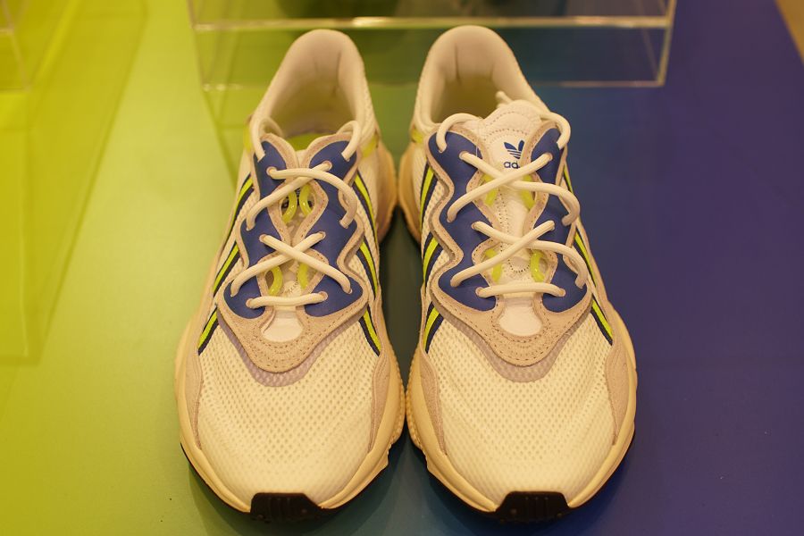 ADIDAS OZWEEGO(アディダス オズウィーゴ) ホワイト ファーストカラー