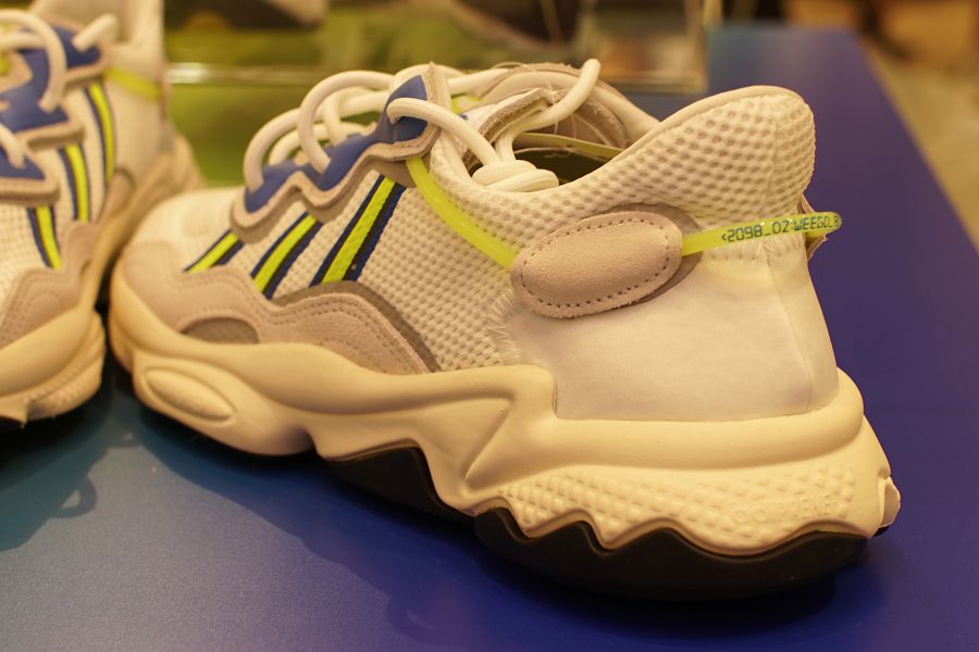 ADIDAS OZWEEGO(アディダス オズウィーゴ) ホワイト ファーストカラー