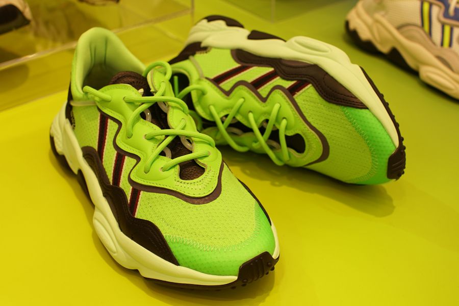 ADIDAS OZWEEGO(アディダス オズウィーゴ) ソーラーグリーン ネオンカラー