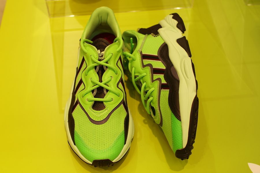 ADIDAS OZWEEGO(アディダス オズウィーゴ) ソーラーグリーン ネオンカラー