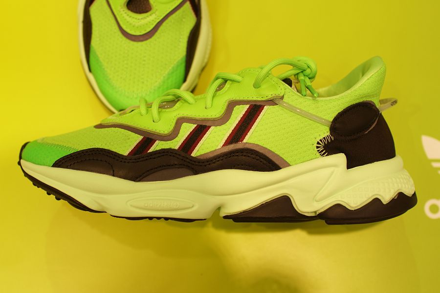 ADIDAS OZWEEGO(アディダス オズウィーゴ) ソーラーグリーン ネオンカラー