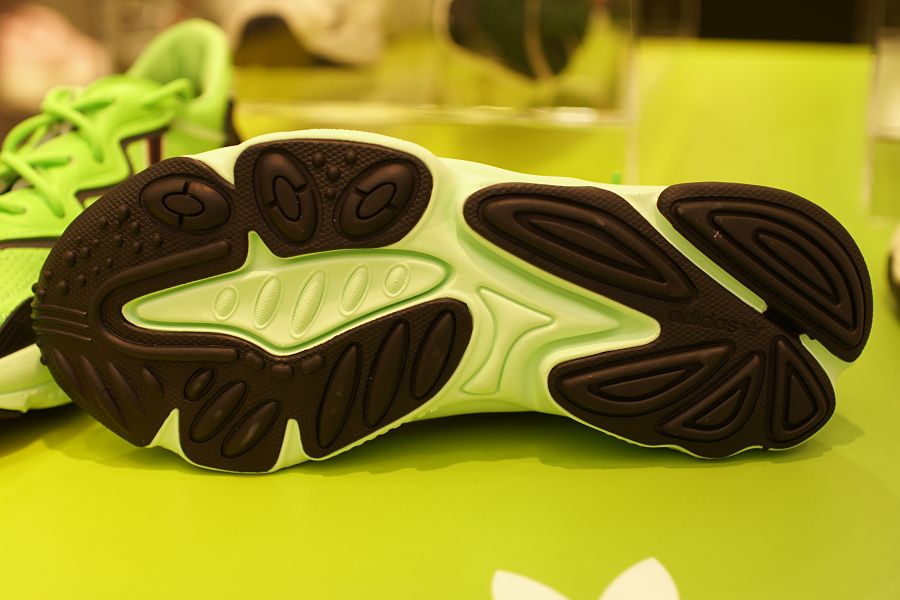 ADIDAS OZWEEGO(アディダス オズウィーゴ) ソーラーグリーン ネオンカラー