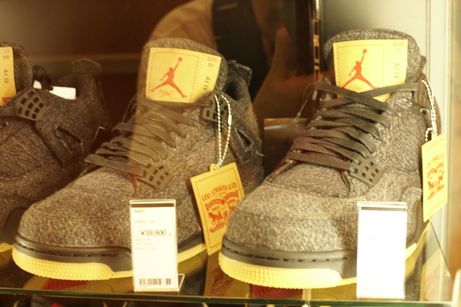 AIR JORDAN 4 LEVI'S (エア ジョーダン4 リーバイス)