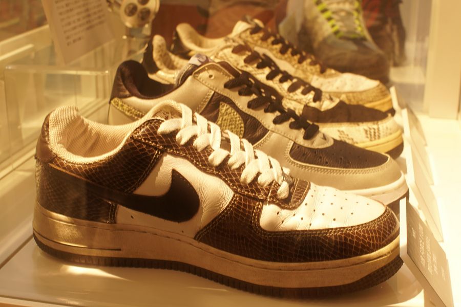 エアフォースワン(AIR FORCE 1) 大阪 白黒蛇