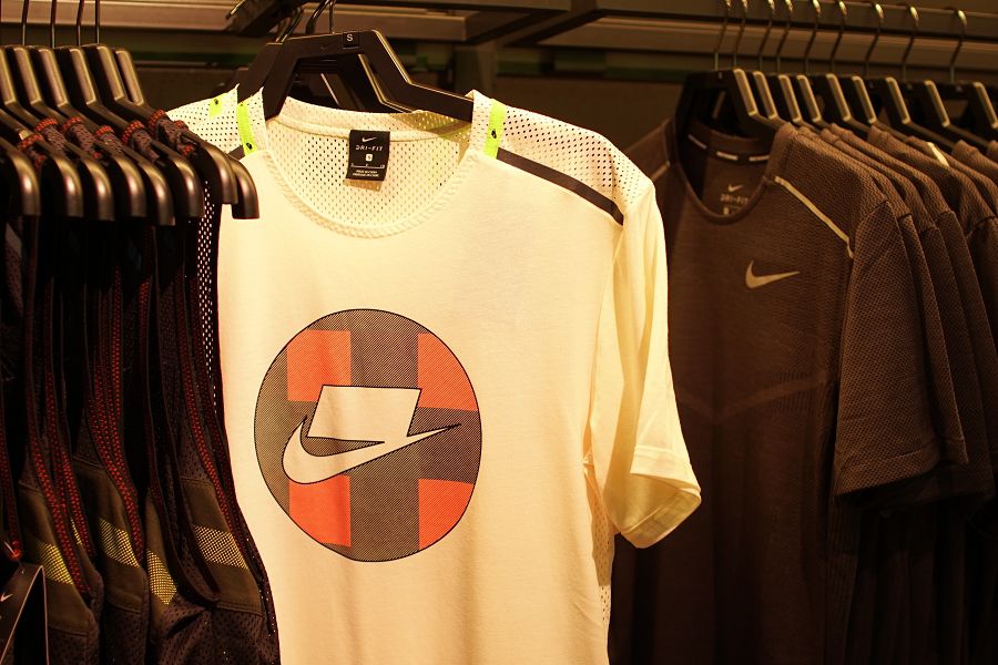 NIKE HARAJUKU(ナイキ原宿)リニューアルオープン 店内2F メンズアパレル