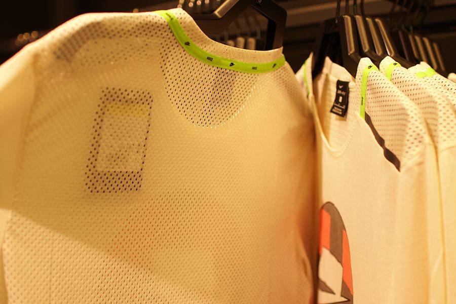 NIKE HARAJUKU(ナイキ原宿)リニューアルオープン 店内2F メンズアパレル