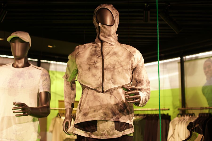 NIKE HARAJUKU(ナイキ原宿)リニューアルオープン 店内2F メンズアパレル