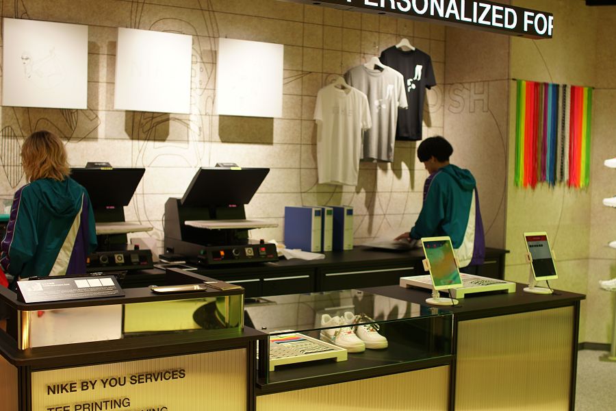 NIKE HARAJUKU ナイキ原宿 NIKEiD STUDIO (ナイキ ID スタジオ)