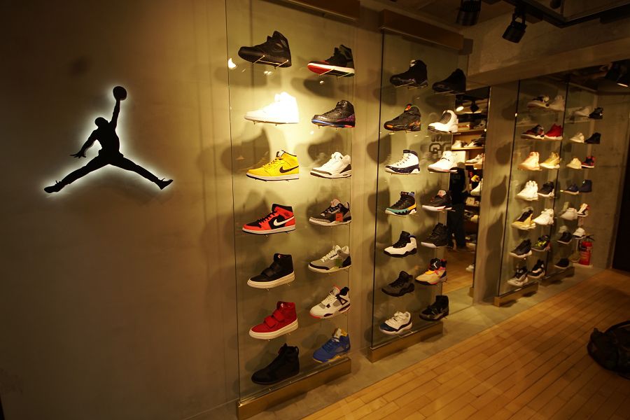 TOKYO 23 (トウキョウ 23) 原宿・プロペラ通り スニーカーウォール