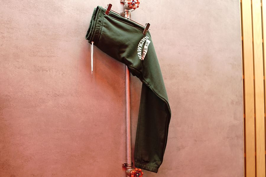 NIKE STRANGER THINGS HAWKINS HIGH ナイキ ストレンジャーシングス  スウェットパンツ ホーキンス高校