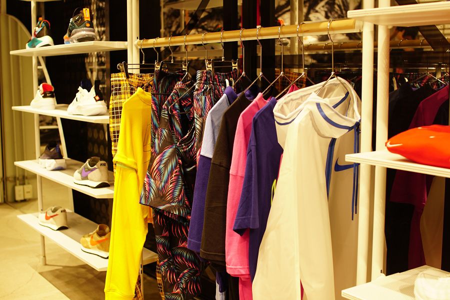 キックスラウンジ 表参道(Kicks Lounge Omotesando) リニューアル 7月 アパレル 陳列