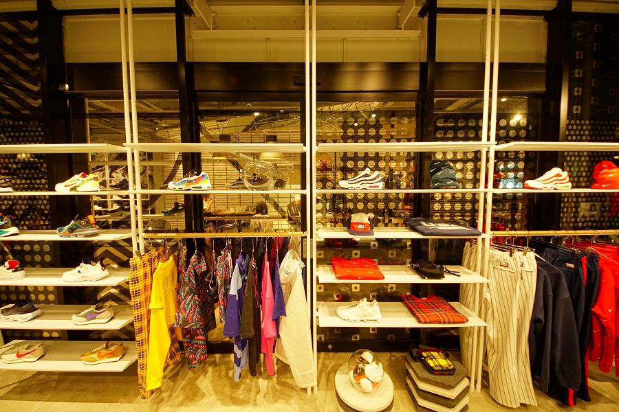 キックスラウンジ 表参道(Kicks Lounge Omotesando) リニューアル 7月 アパレル 陳列