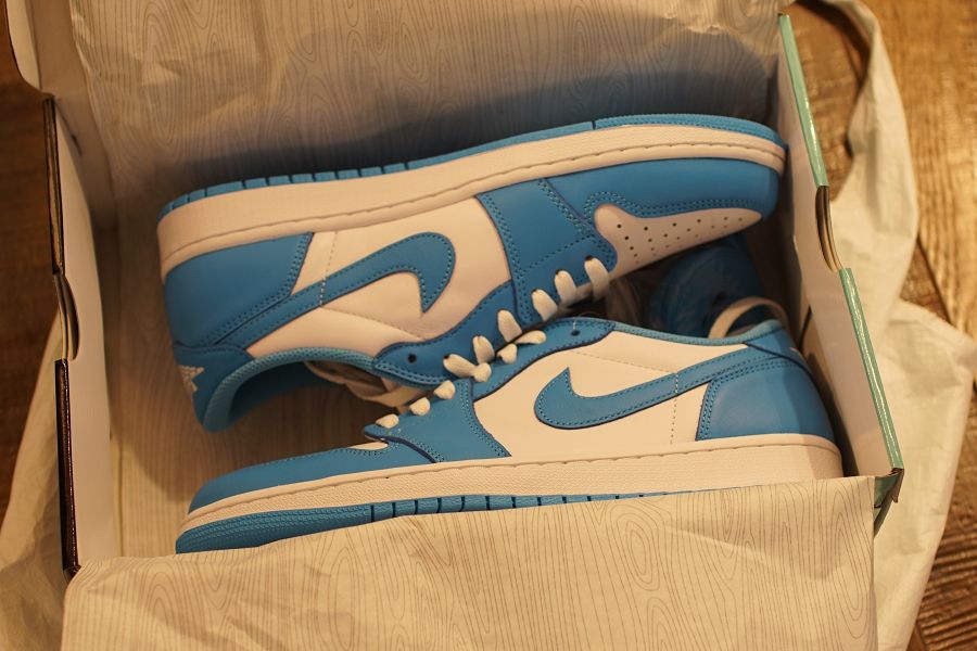 SB x AIR JORDAN1 LOW UNC (エアジョーダン1 ロー UNC)ノースカロライナ