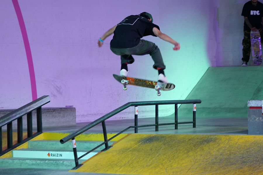 Nike SB dojo(ナイキ SB ドージョー)トリック ハンドレール