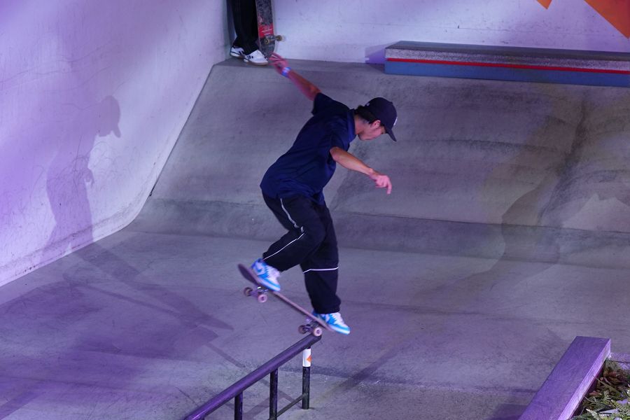 Nike SB dojo(ナイキ SB ドージョー)トリック ハンドレール