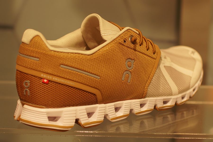 On Cloud 50 | 50 (オン クラウド 50 | 50)ベージュ Caramel | Pearl