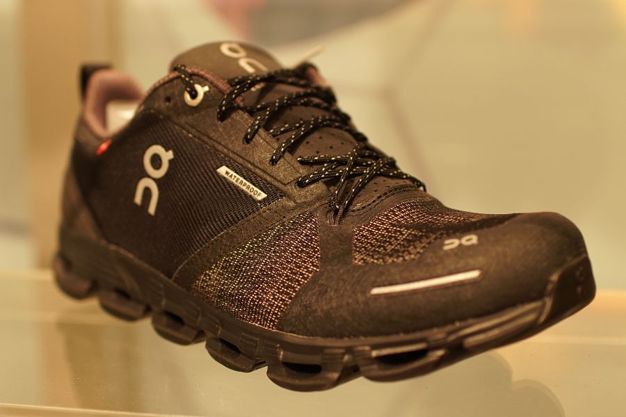 On Cloudflyer Waterproof(オン クラウドフライヤー ウォータープルーフ) 黒(ブラック) Black | Lunar