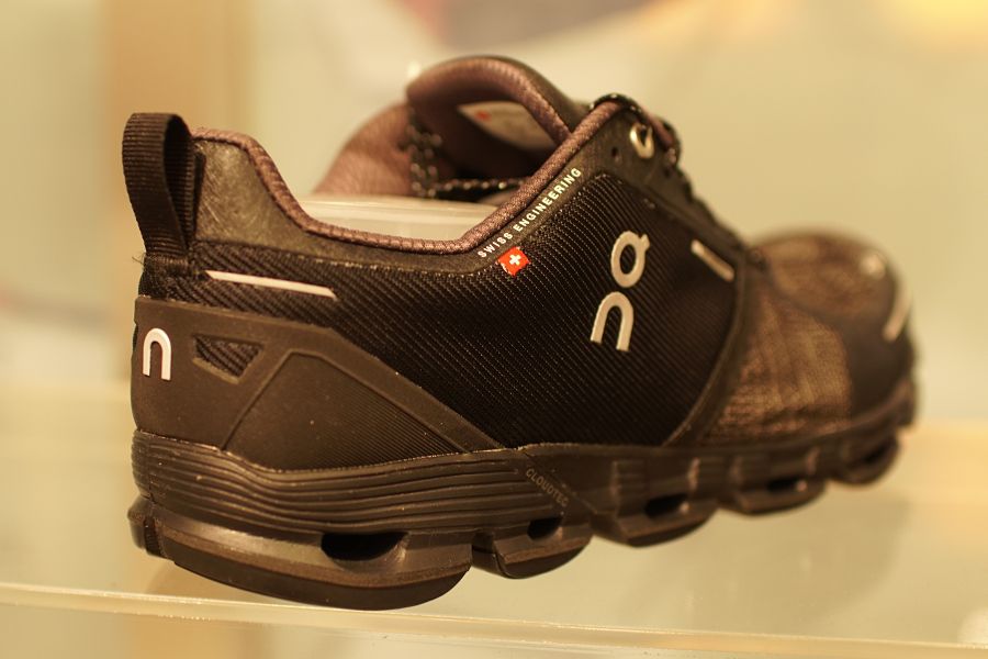 On Cloudflyer Waterproof(オン クラウドフライヤー ウォータープルーフ) 黒(ブラック) Black | Lunar