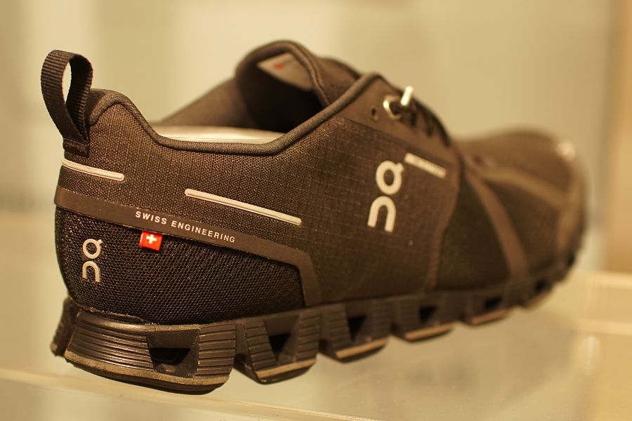 On CLOUD Waterproof(オン クラウド ウォータープルーフ) 黒(ブラック) Black | Lunar