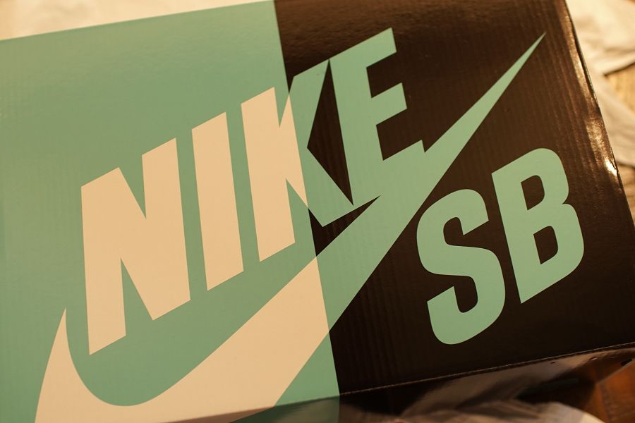 Nike SB x AIR JORDAN 1 LOW UNC(エア ジョーダン1 ロー ノースカロライナ) ボックス