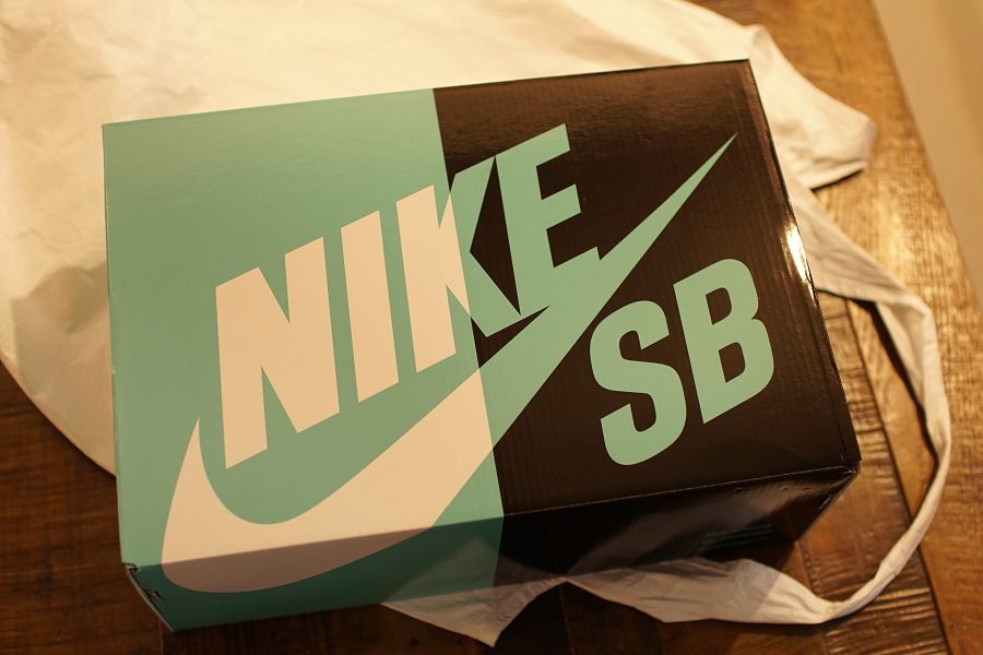 Nike SB x AIR JORDAN 1 LOW UNC(エア ジョーダン1 ロー ノースカロライナ) ボックス