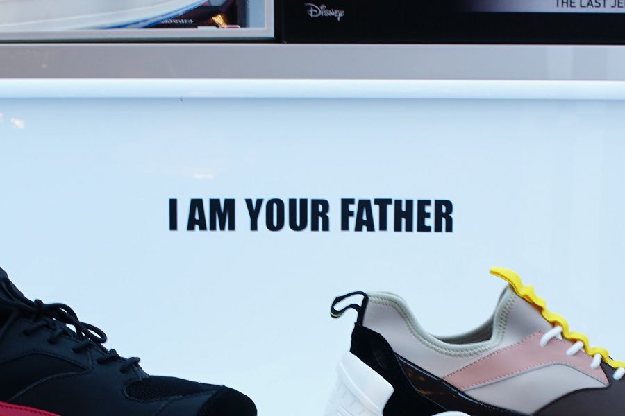 スター・ウォーズ(STAR WARS) セリフ  I am your father. (私がお前の父親なのだ。)