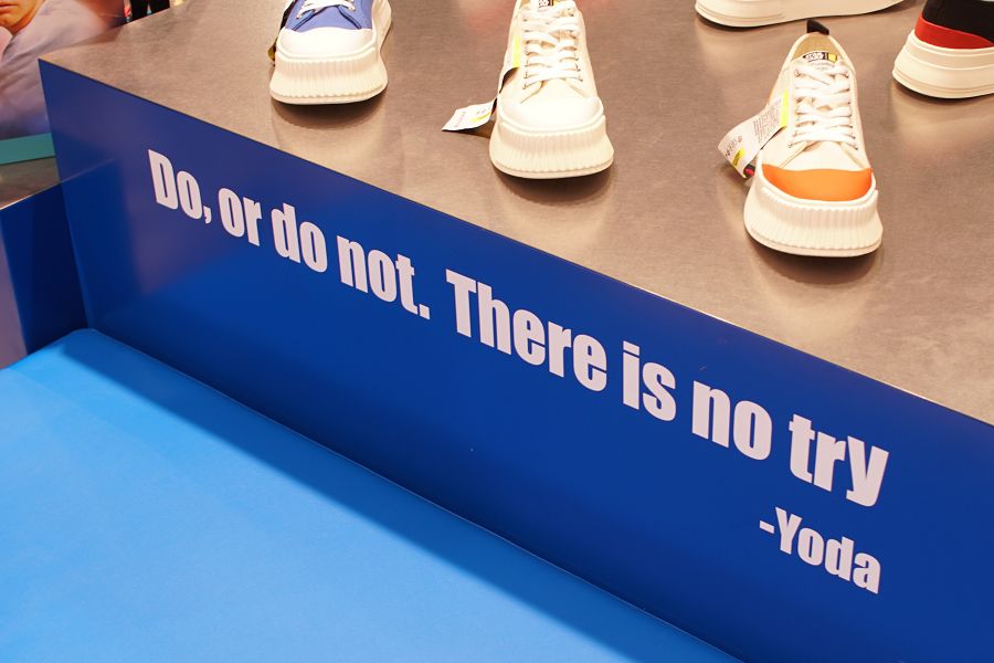 スター・ウォーズ)(STAR WARS) Do or do not. There is no try.(やるかやらないかだ。やってみるは無い)