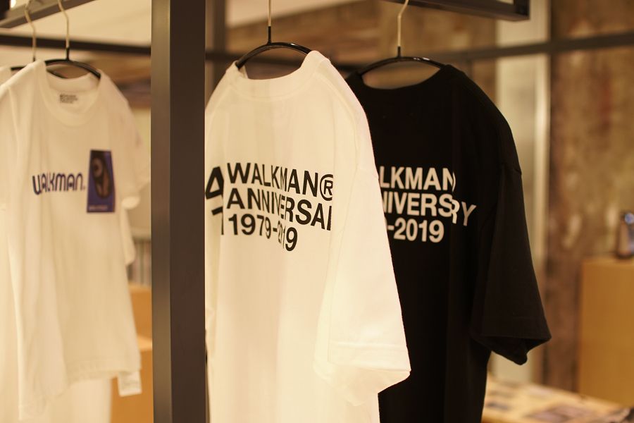 WALKMAN IN THE PARK THE CONVENI Tシャツ