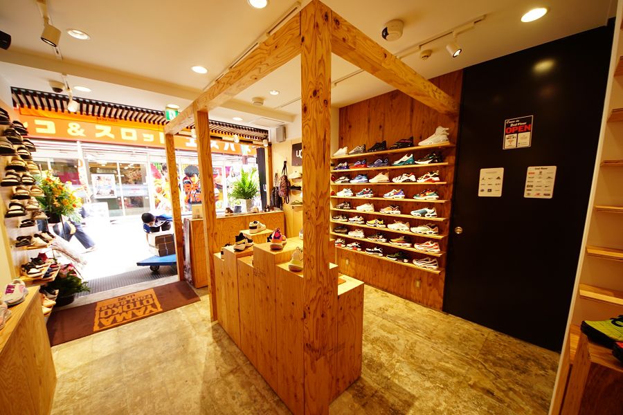 山男フットギア リニューアルオープン 店内1F
