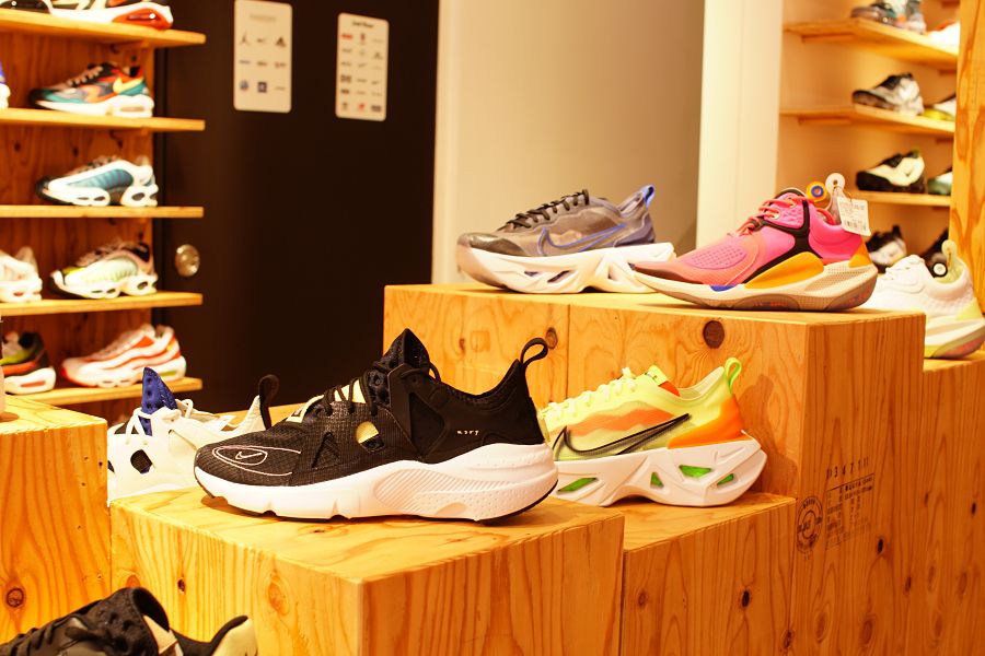 山男フットギア リニューアルオープン 店内1F