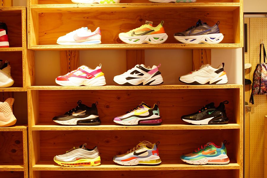 山男フットギア リニューアルオープン NIKE REACT womens (ナイキ ウィメンズ リアクト)