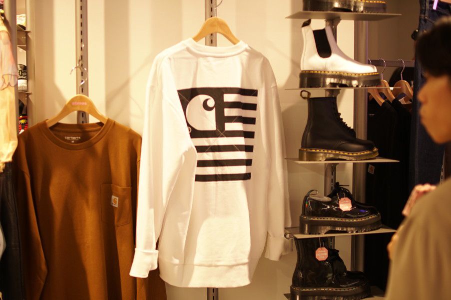 Carhartt (カーハート) アトモス ピンク フラッグシップ 原宿 (atmos pink flagship Harajuku)