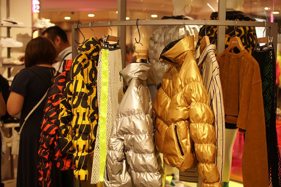 NIKE (ナイキ) アパレル アトモス ピンク フラッグシップ 原宿 (atmos pink flagship Harajuku)