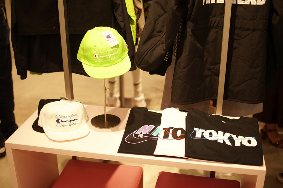 アパレル アトモス ピンク フラッグシップ 原宿 (atmos pink flagship Harajuku)