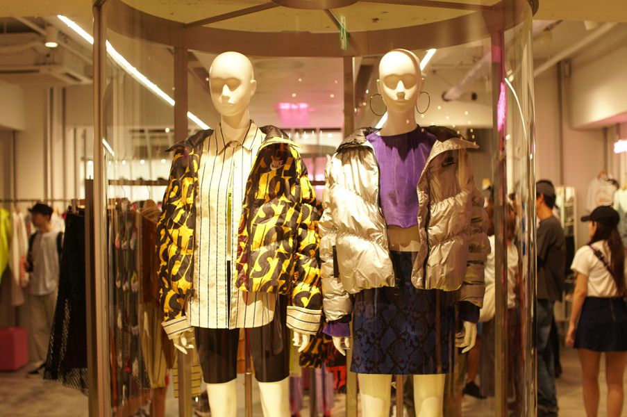 アパレルコーディネート アトモス ピンク フラッグシップ 原宿 (atmos pink flagship Harajuku)