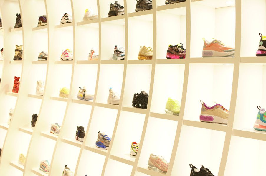 アトモス ピンク フラッグシップ 原宿 (atmos pink flagship Harajuku) レセプションパーティ スニーカーウォール