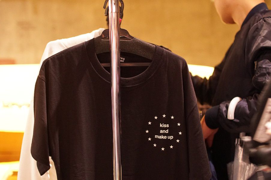 Do Nothing Congress (ドゥ ナッシング コングレス) Tシャツ kiss and make up