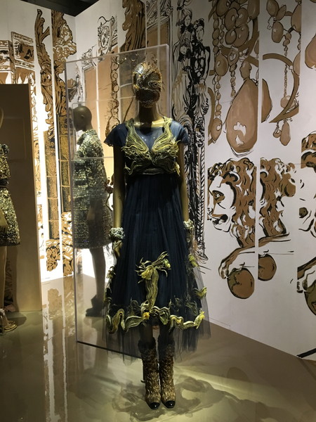 シャネル マドモアゼル プリヴェ展 天王洲アイル CHANEL MADENOISELLE PRIVE 金 ゴールド