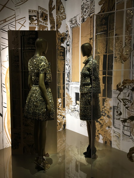 シャネル マドモアゼル プリヴェ展 天王洲アイル CHANEL MADENOISELLE PRIVE 金 ゴールド