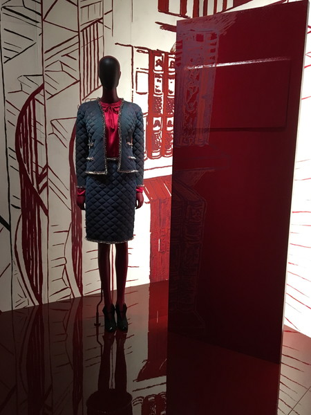 シャネル マドモアゼル プリヴェ展 天王洲アイル CHANEL MADENOISELLE PRIVE 赤 レッド