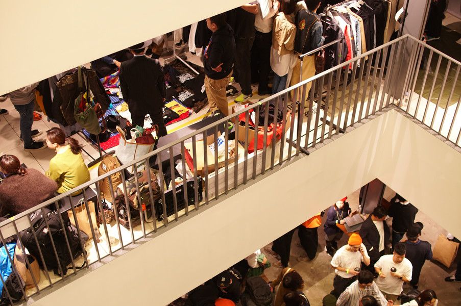 ミッドナイトマーケット@銀座ソニーパーク MIDNIGHT MARKET@ginzasonypark 場内の混雑具合