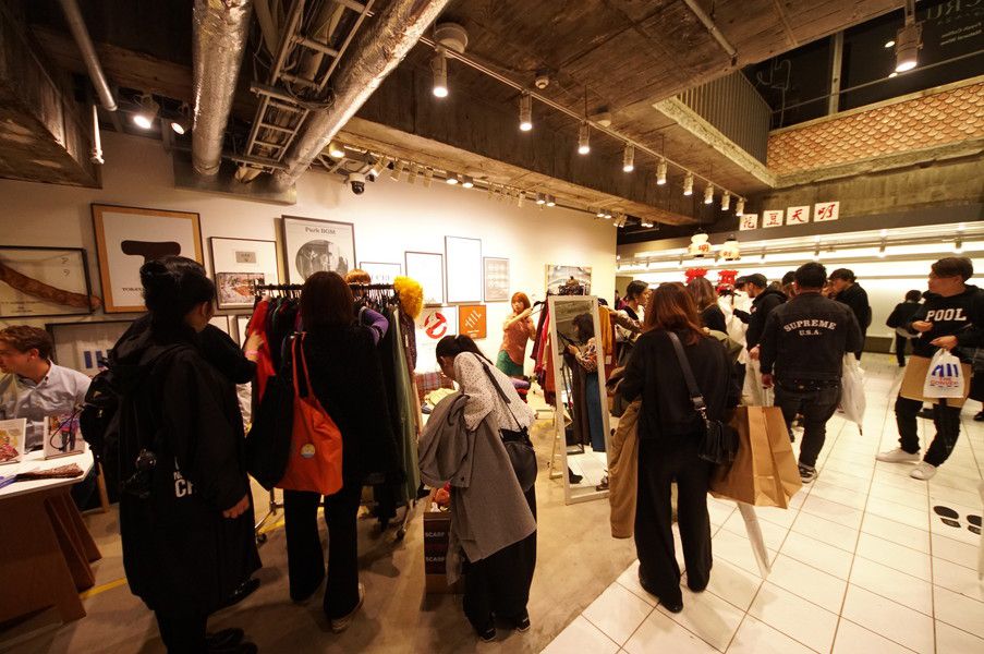 ミッドナイトマーケット@銀座ソニーパーク MIDNIGHT MARKET@ginzasonypark 場内の混雑具合