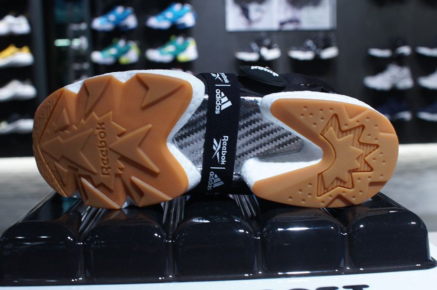 インスタポンプ フューリー ブースト(Instapump Fury Boost) ブラック&ホワイト Black & White 黒/ブラック アウトソール ガムソール
