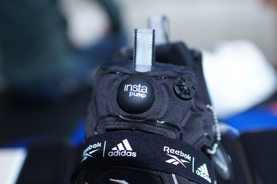 インスタポンプ フューリー ブースト(Instapump Fury Boost) ブラック&ホワイト Black & White 黒/ブラック ポンプ部分